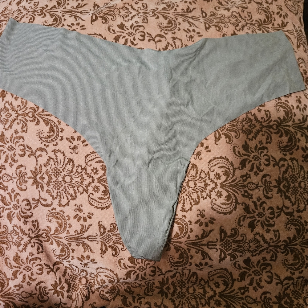 Victoria's Secret No-Show Thong Panty, NEW, size XL